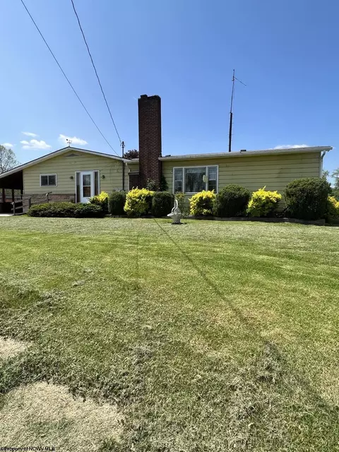 288 Oak St, Montrose, WV 26283