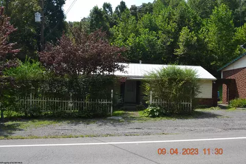 7548 Gauley Tpke, Napier, WV 26631