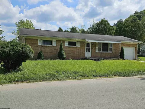 14 Cardinal St, Buckhannon, WV 26201