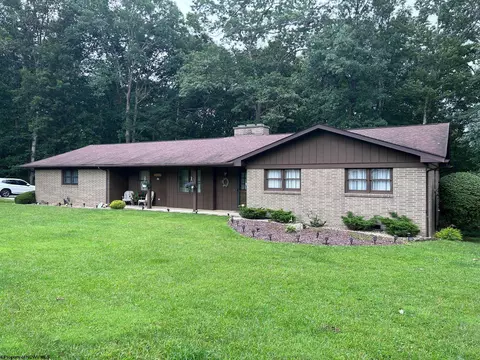 428 Pinewood Dr, Elkins, WV 26241