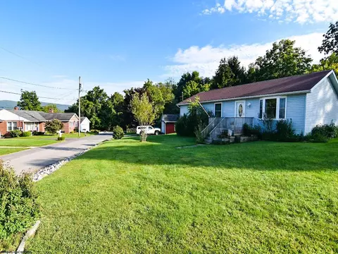 102 Walsh Dr, Kingwood, WV 26537