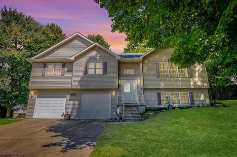 1366 Bennett Dr, Morgantown, WV 26508