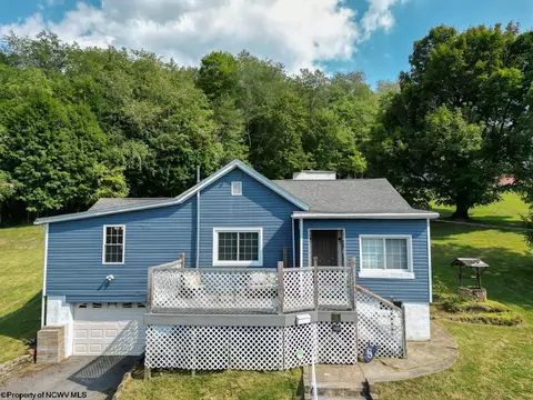 40 Luther St, Grafton, WV 26354