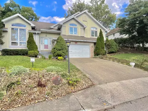 1452 Lakeland Ave, Morgantown, WV 26505