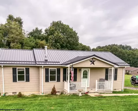 58 Sunny Acres Dr, French Creek, WV 26218