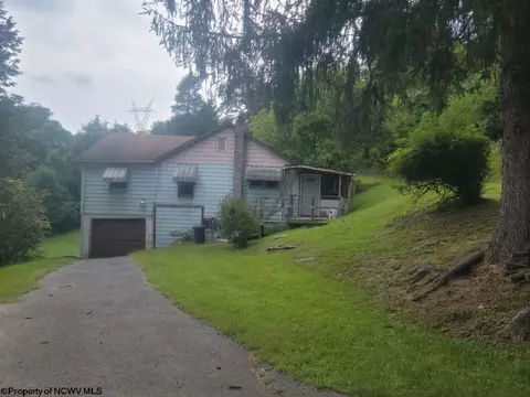 415 Grafton Rd, Morgantown, WV 26508