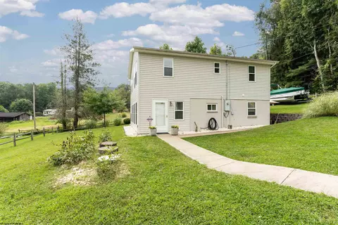 1373 W Hill Rd, Grafton, WV 26354