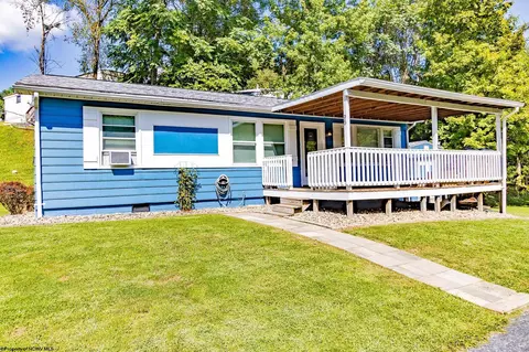 95 Greenbrier Plz, Fairmont, WV 26554