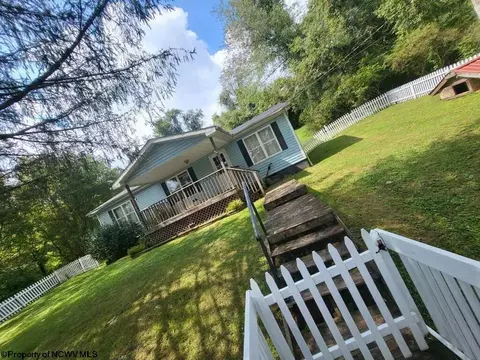105 Railroad St, West Union, WV 26456