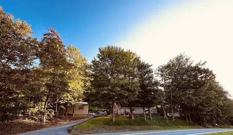 4262 Dogtown Rd, Kingwood, WV 26537
