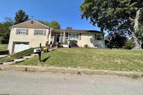 43 2nd St, West Milford, WV 26451