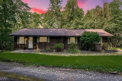 317 Maple Leaf Ln, Morgantown, WV 26508