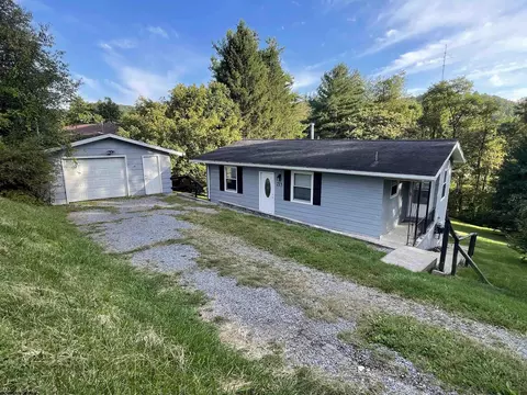 213 S First St, Shinnston, WV 26431