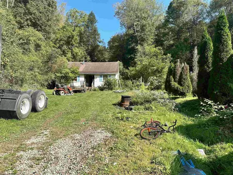 454 Mason Dixon Hwy, Morgantown, WV 26501