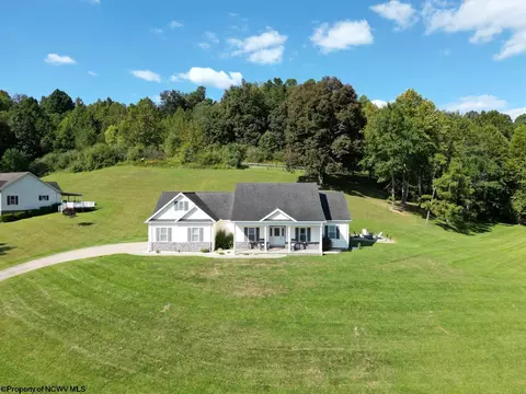 17 Hillcrest Dr, Mount Clare, WV 26408