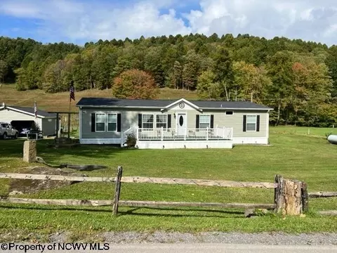 7498 Little Sand Run Rd, Buckhannon, WV 26201