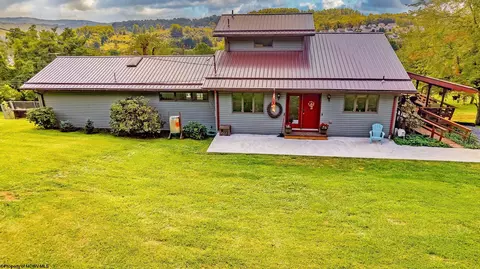 15 Tyrone Avery Rd, Morgantown, WV 26508