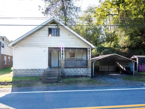 5720 Fairmont Rd, Rivesville, WV 26588