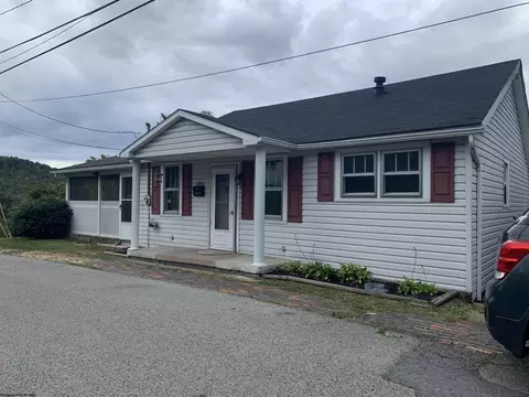 588 High St, Shinnston, WV 26431