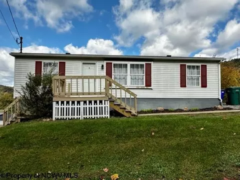 8069 Pine St, Stonewood, WV 26301