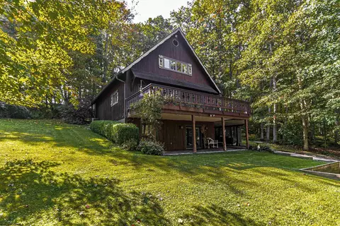 301 Paradise Cir, Morgantown, WV 26508