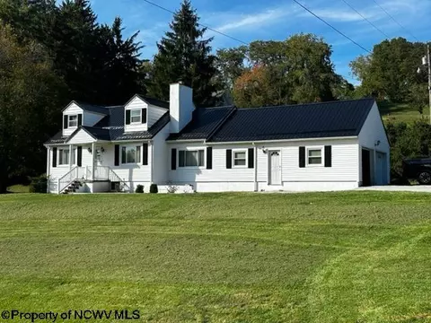 5884 Beverly Pike, Grafton, WV 26354