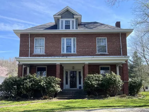 315 E 6 Th St, Weston, WV 26452