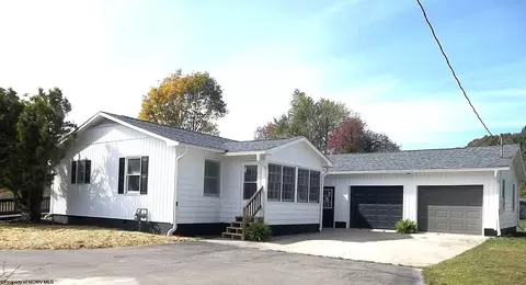 208 White Oak Ln, Elkins, WV 26241