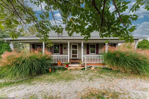 245 Apple Meadow Ln, Morgantown, WV 26508
