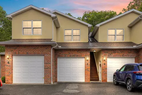 203 Mountain Golf Dr, Morgantown, WV 26508
