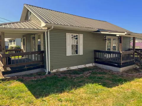 521 N 7th St, Paden City, WV 26159