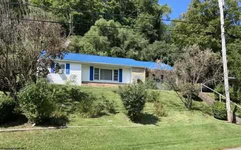 703 Lynn Ave, Weston, WV 26452