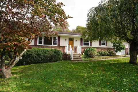 114 Oakwood Dr, Shinnston, WV 26431