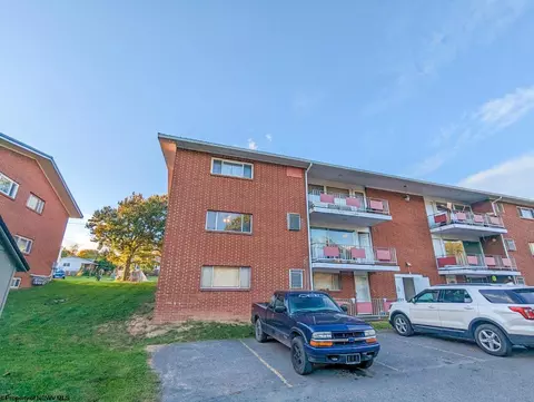 6202 Parkway Dr, Morgantown, WV 26501