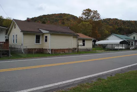 5084 Galloway Rd, Flemington, WV 26347