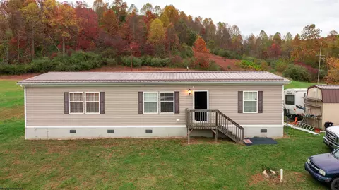 1737 Blueville Dr, Grafton, WV 26354