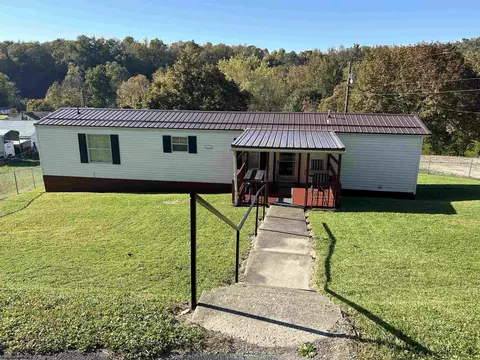 1795 Colfax Rd, Fairmont, WV 26554