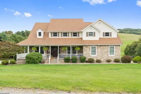 2236 Garards Fort Rd, Waynesburg, PA 15370