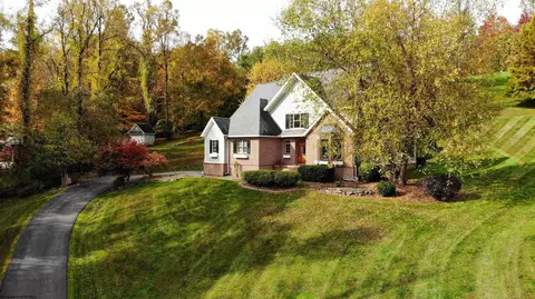 14 Woodcliff Dr, Fairmont, WV 26554