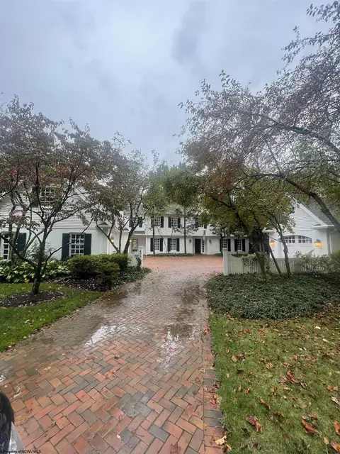 405 Lakeview Manor Dr, Morgantown, WV 26508