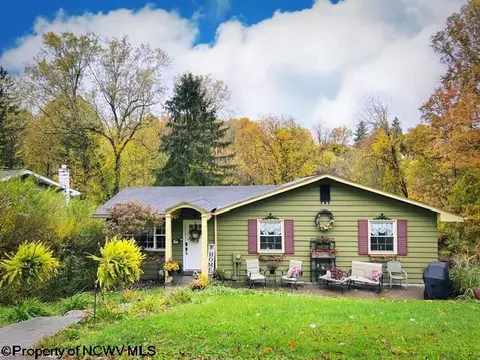 8 Cacapon Cir, Fairmont, WV 26554