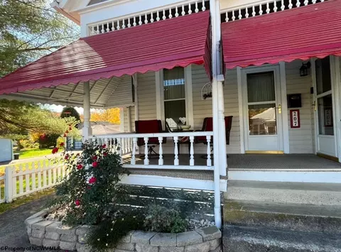 207 Marshall St, Mannington, WV 26582 photo 2