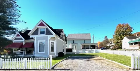 207 Marshall St, Mannington, WV 26582 photo 3