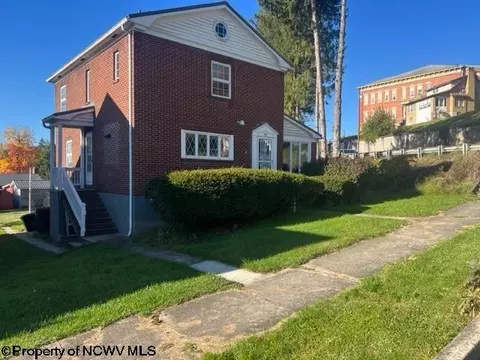 15 Dent St, Elkins, WV 26241