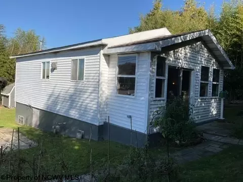 512 Congress Ave, Star City, WV 26505