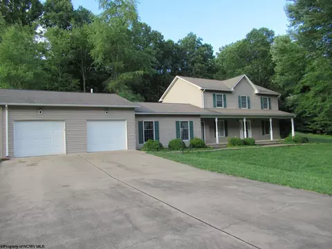 436 Crestview Acres Dr, Shinnston, WV 26431