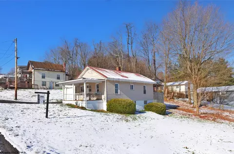 115 Pierce St, Kingwood, WV 26537