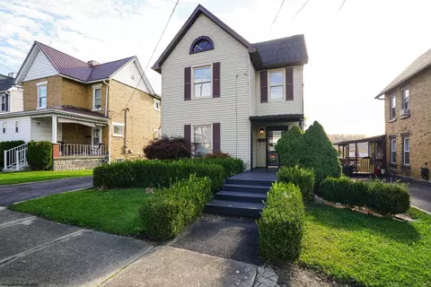 1042 Virginia Ave, Fairmont, WV 26554