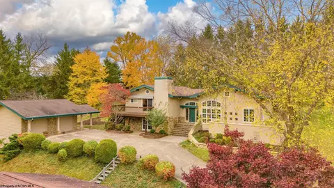 105 Morgan Hill Rd, Morgantown, WV 26508