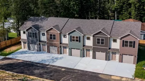 20 Goliath Dr, Shinnston, WV 26431